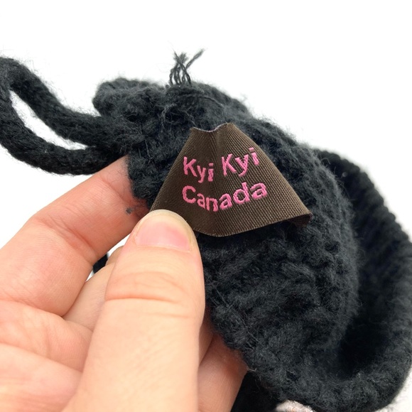 Kyi Kyi Canada Pom Pom Black Knit Beanie Hat - Picture 8 of 8
